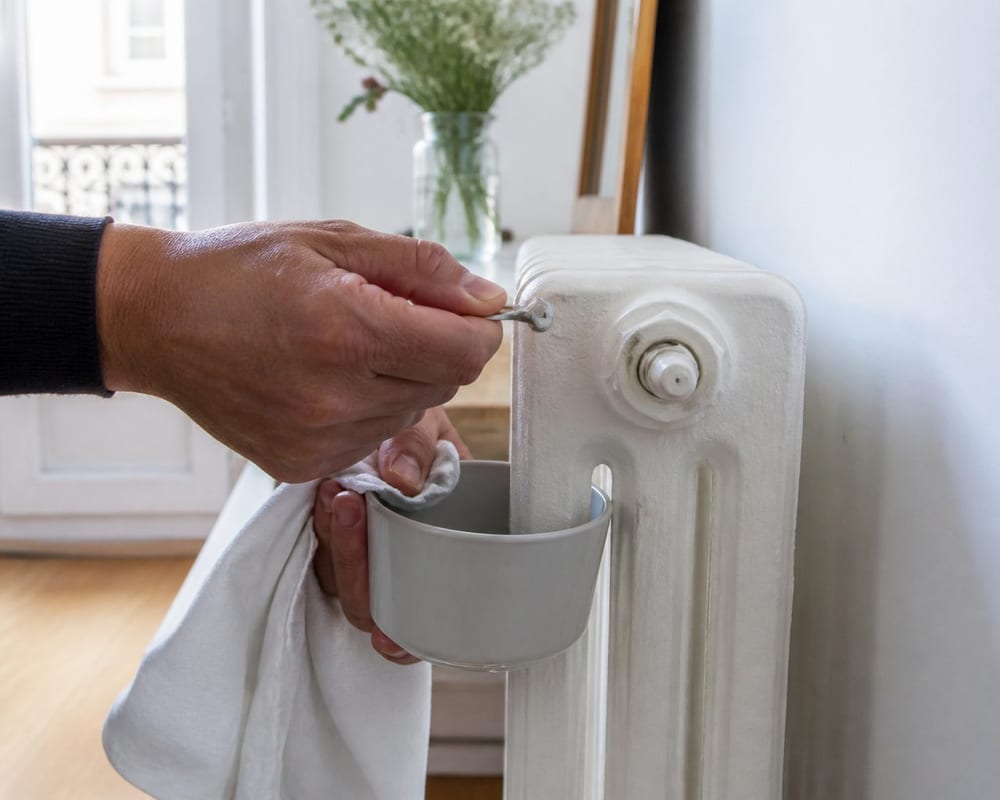 Purger un radiateur en fonte : méthode simple, précautions et erreurs à éviter