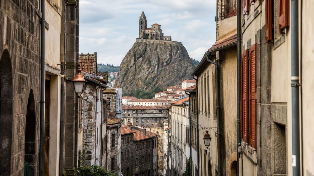 Le Puy-en-Velay: louer un appartement dans une ville de relief et de centre ancien